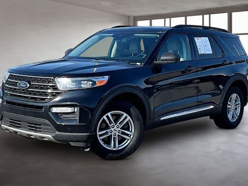Used 2021 Ford Explorer XLT w/ Equipment Group 202A image 2