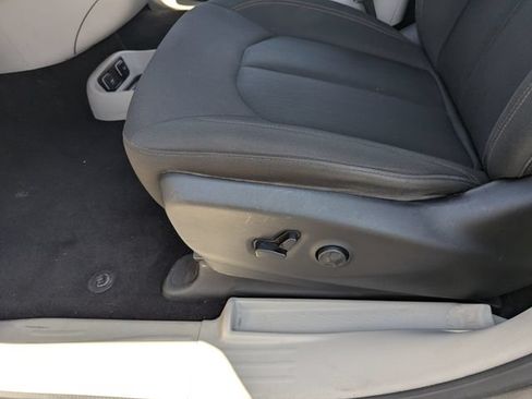 Used 2018 Chrysler Pacifica Touring Plus w/ Tire & Wheel Group FWD image 19