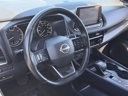 Used 2025 Nissan Rogue SV FWD image 11