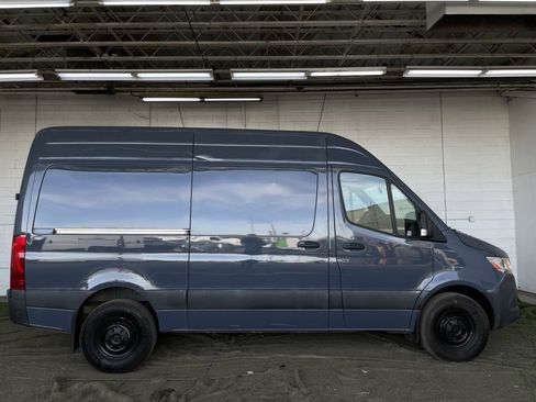 Used 2019 Mercedes-Benz Sprinter 144 image 6