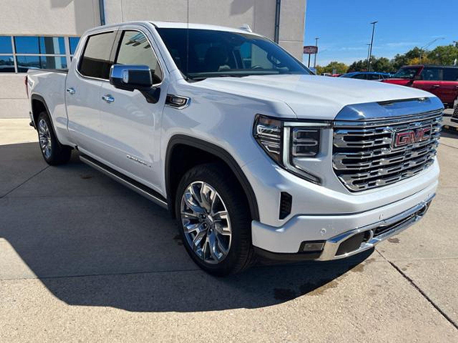 Used 2025 GMC Sierra 1500 Denali w/ Denali Reserve Package AWD/4WD image 3