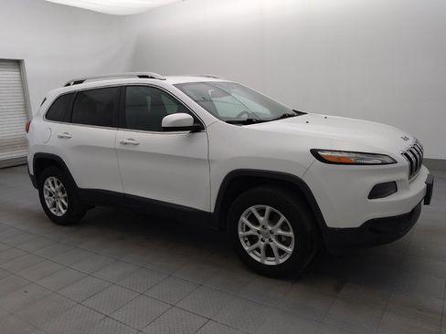 Used 2018 Jeep Cherokee Latitude Plus image 11