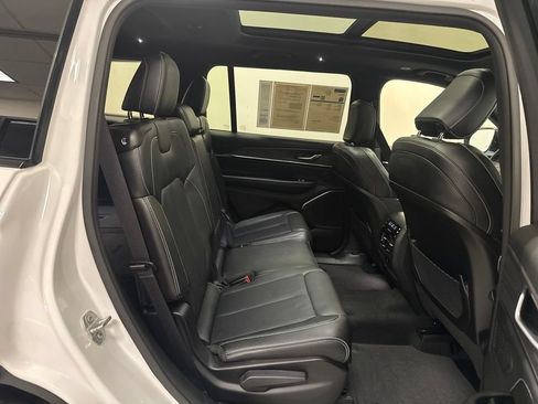 Used 2023 Jeep Grand Cherokee L Overland AWD/4WD image 21