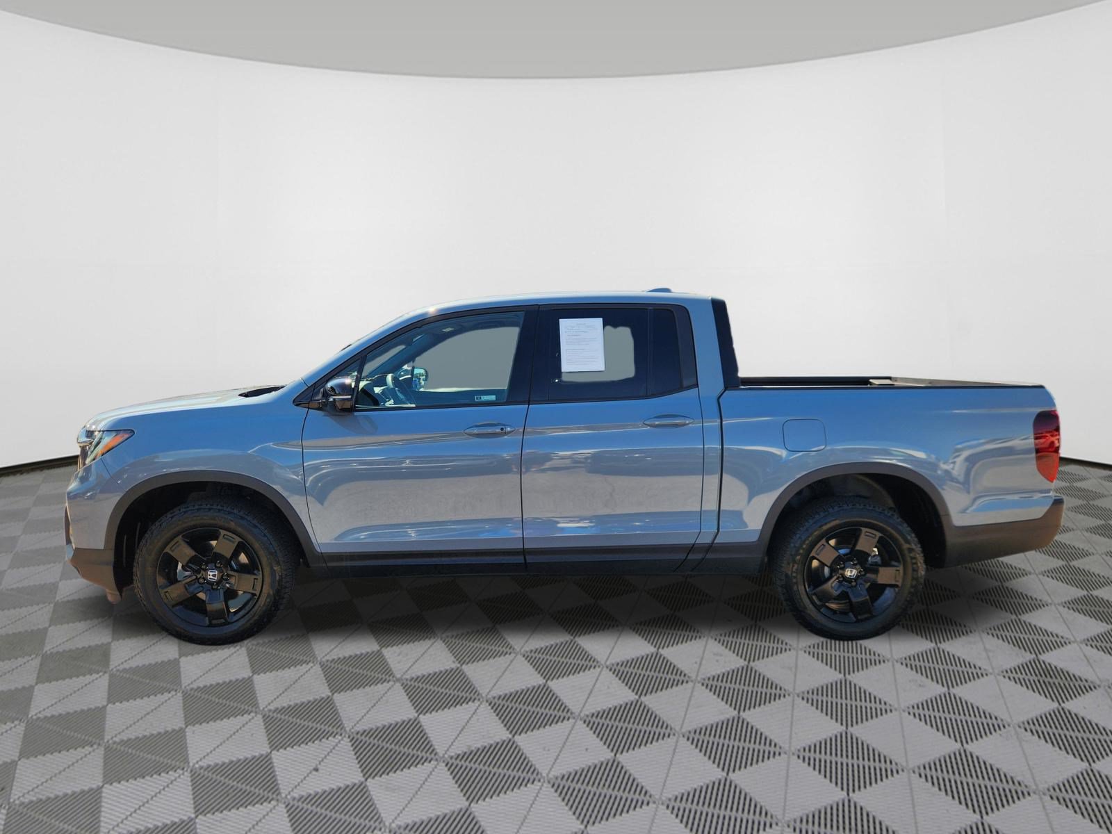 Certified 2025 Honda Ridgeline Black Edition image 5