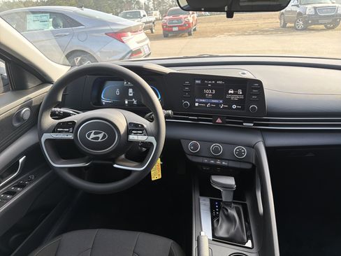 New 2026 Hyundai Elantra SE image 9
