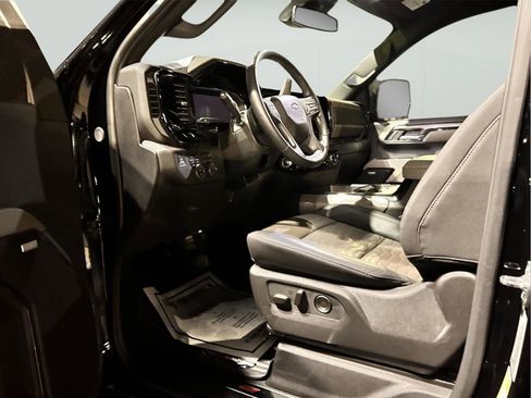 Used 2025 Chevrolet Silverado 2500 ZR2 image 3