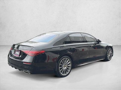 Used 2022 Mercedes-Benz S 580 4MATIC Sedan w/ AMG Line Package image 4