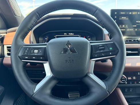 Used 2025 Mitsubishi Outlander SEL AWD/4WD image 18