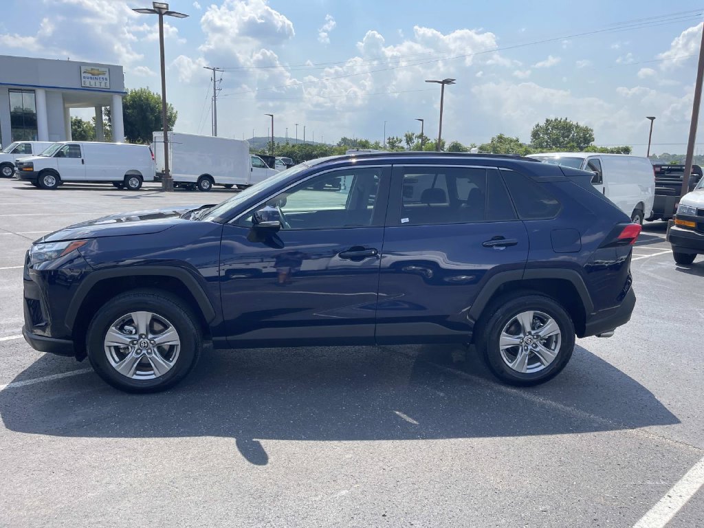 Used 2025 Toyota RAV4 XLE FWD image 6
