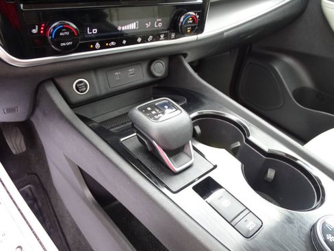 Used 2021 Nissan Rogue AWD SV w/ SV Premium Package image 35