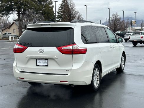 Used 2015 Toyota Sienna XLE image 5