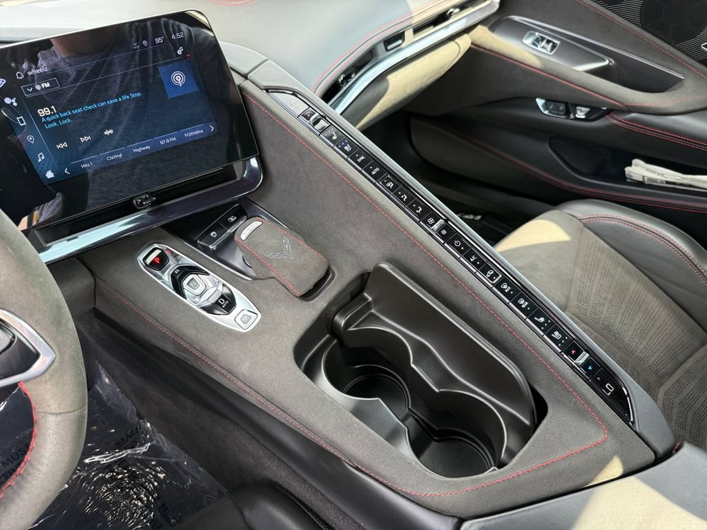 Used 2024 Chevrolet Corvette Stingray Premium Conv w/ Z51 Performance Package RWD image 21