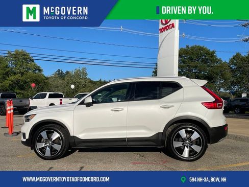 Used 2021 Volvo XC40 T5 Momentum w/ Protection Package Premier AWD/4WD image 2