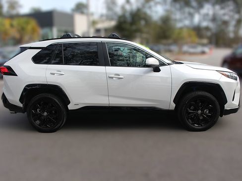 Used 2023 Toyota RAV4 SE image 11