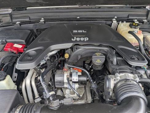 Used 2020 Jeep Wrangler Unlimited Sahara AWD/4WD image 22