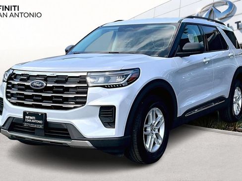 Used 2025 Ford Explorer Active AWD/4WD image 14