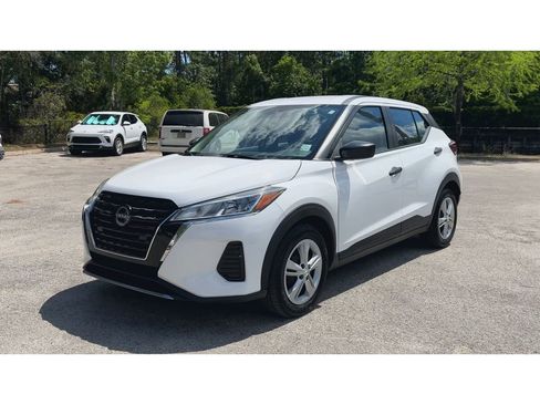 Used 2022 Nissan Kicks S FWD image 4