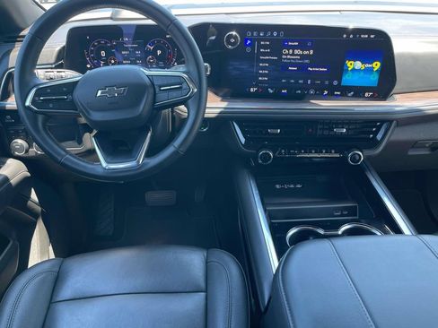 Used 2025 Chevrolet Suburban Z71 AWD/4WD image 19