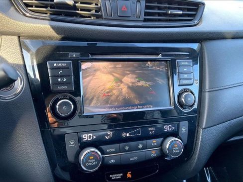 Used 2018 Nissan Rogue SV image 20