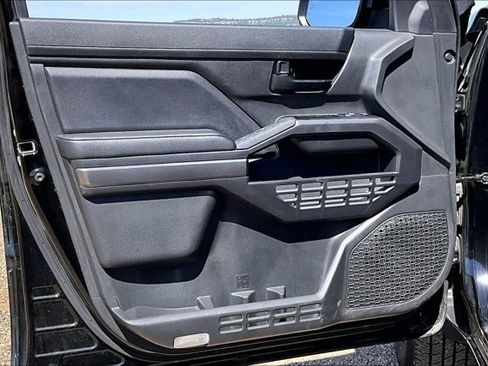 Used 2025 Toyota Tacoma SR5 AWD/4WD image 21