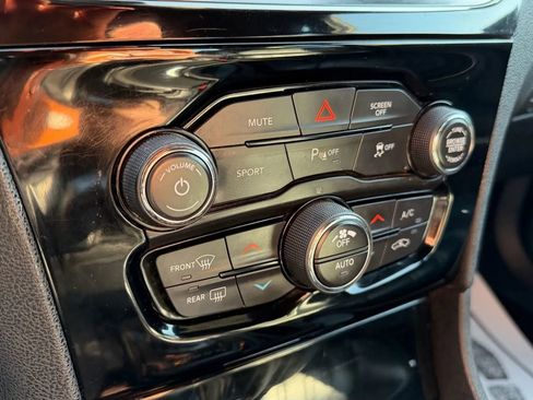 Used 2021 Chrysler 300 S image 36