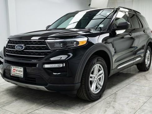 Used 2023 Ford Explorer XLT w/ Equipment Group 202A image 6