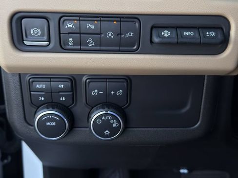 Used 2021 Chevrolet Tahoe Premier w/ Texas Edition AWD/4WD image 27