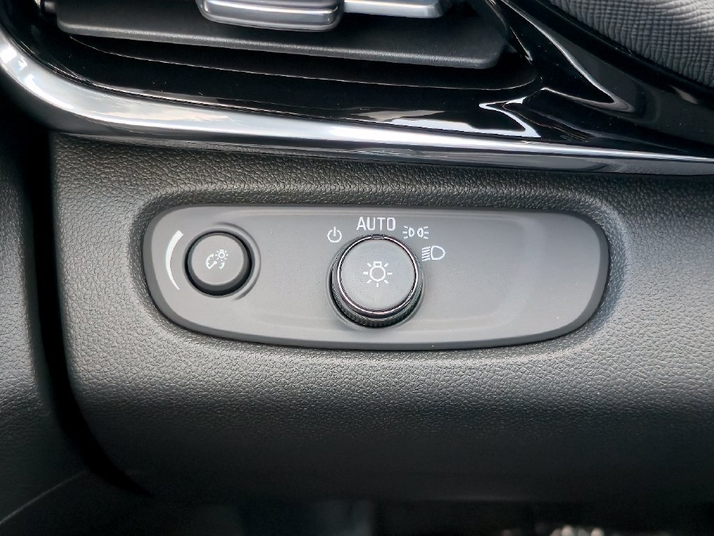 New 2026 Buick Envista Sport Touring w/ Convenience I Package FWD image 18