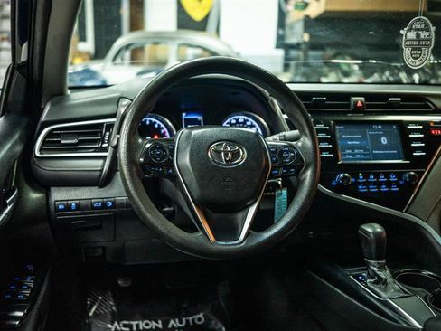 Used 2018 Toyota Camry LE FWD image 15