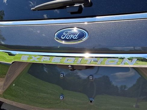 Used 2021 Ford Expedition XLT AWD/4WD image 32