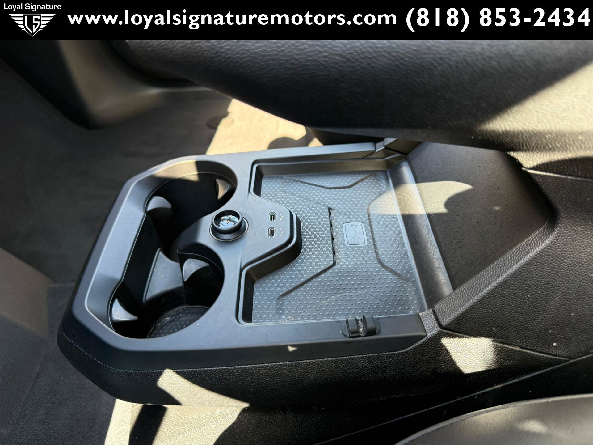 Used 2024 BMW iX xDrive50 w/ Sport Package AWD/4WD image 36