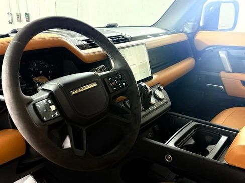 Used 2024 Land Rover Defender 90 V8 AWD/4WD image 43