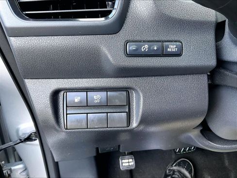 Used 2018 Nissan Leaf SV image 25