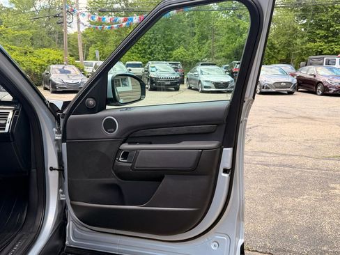 Used 2019 Land Rover Discovery HSE AWD/4WD image 38