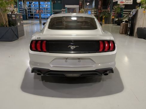 Used 2018 Ford Mustang Coupe image 9