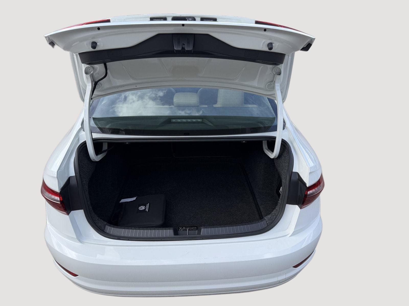 Used 2021 Volkswagen Jetta SE FWD image 9