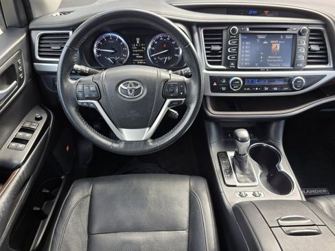 Used 2014 Toyota Highlander Limited w/ Driver Technology Package AWD/4WD image 29