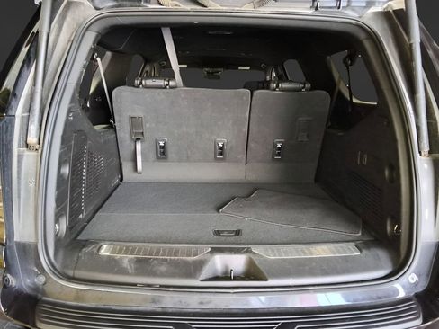 Used 2025 Chevrolet Suburban Z71 image 6