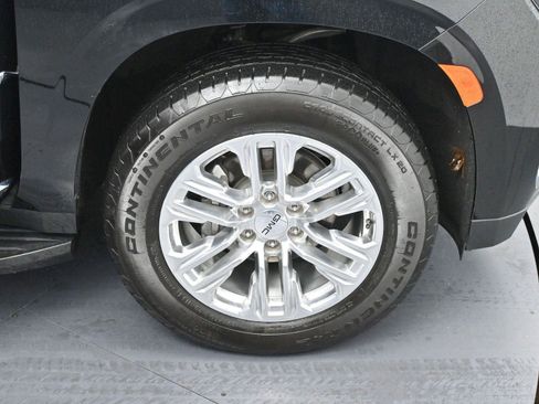 Used 2024 GMC Yukon XL SLT w/ SLT Luxury Package image 35