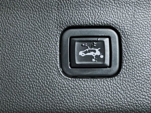 Used 2020 Buick Enclave Essence w/ Sound and Sites Package image 30