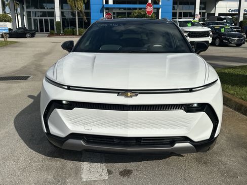 New 2026 Chevrolet Equinox EV LT image 3