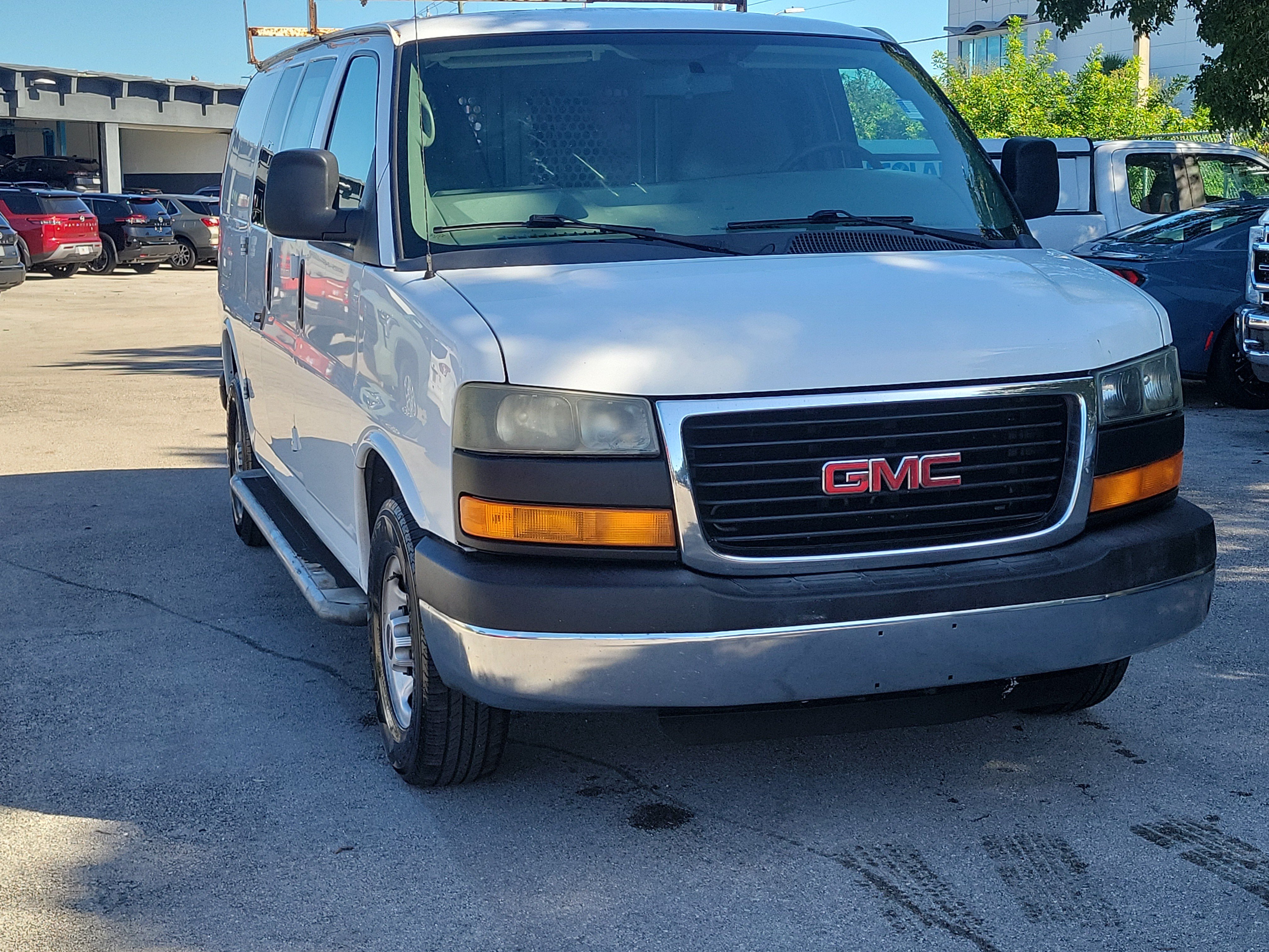 Used 2014 GMC Savana 2500 RWD image 3