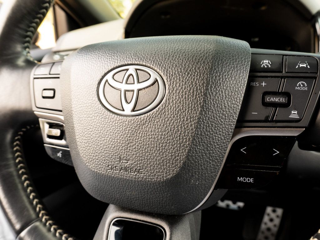 Used 2025 Toyota Camry SE FWD image 30