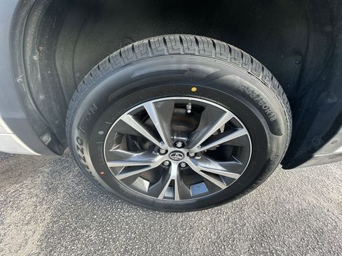 Used 2016 Toyota Highlander XLE image 19