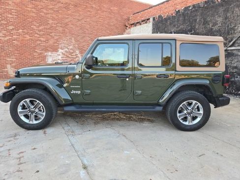 Used 2021 Jeep Wrangler Unlimited Sahara w/ LED Lighting Group AWD/4WD image 4