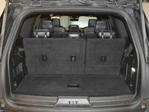 Used 2020 Ford Expedition XLT w/ Equipment Group 202A AWD/4WD image 14
