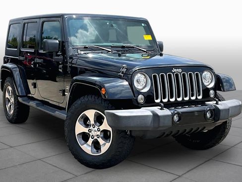 Used 2017 Jeep Wrangler Unlimited Sahara w/ Connectivity Group AWD/4WD image 3