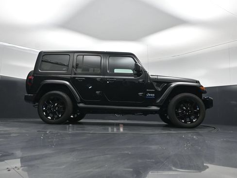 Used 2023 Jeep Wrangler Unlimited Sahara AWD/4WD image 40
