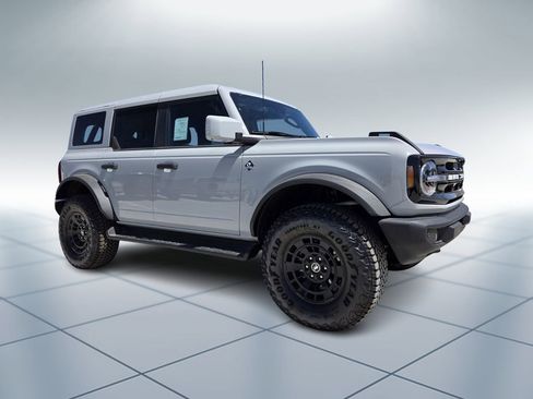 New 2026 Ford Bronco Outer Banks w/ Sasquatch Package image 2