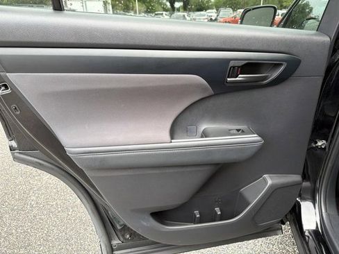 Certified 2025 Toyota Highlander LE FWD image 13